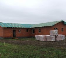 Vu côté Nord-Ouest de la maison quasi couverte