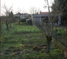 Ah... Fichtre... L'inconv&eacute;nient d'un terrain de bourg, c'est qu'on pose parfois nos gros sabots o&ugrave; il ne faudrait pas... &ccedil;a va s'av&eacute;rer plut&ocirc;t vrai...