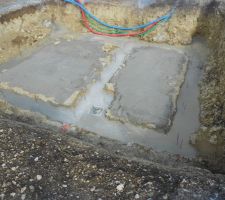 Ils ont tous juste fini le terrassement sue les fondations sont coul&eacute;es