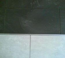 Crédence inox entre carrelage cuisine et carrelage salon sam