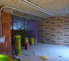 Passage des tuyau de la centrale d'aspiration avec r&eacute;servation longueur de tuyau suffisant pour la rentr&eacute;e du tuyau dedans...