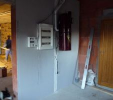 Buanderie pas encore s&eacute;par&eacute;, mais d&eacute;j&agrave; &eacute;quip&eacute; de la centrale d'aspiration Cyclovac pour "test"