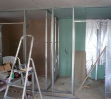 Cloison intéieures!!! la salle de douche et le dressing se dessinent!