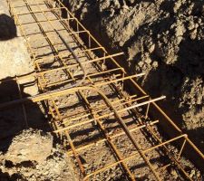 Semelle renforcée, cadre au lieu de semelle filante