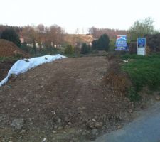 Voici le tout début des travaux le chemin d'accès pour les entreprises