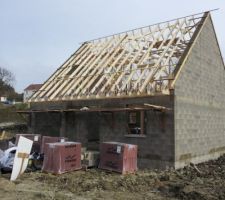 La première maison du lotissement sortie de terre... ça avance vite!!