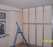 Bureau: démarrage des travaux d'isolation.