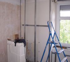 Bureau: travaux d'isolation en cours.