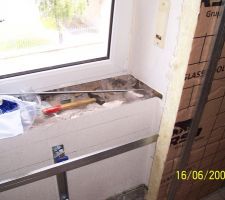Bureau: travaux d'isolation en cours.
