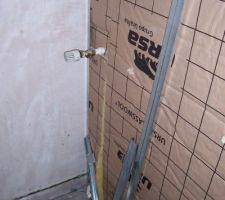 Bureau: travaux d'isolation en cours.
