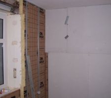 Bureau: travaux d'isolation en cours.