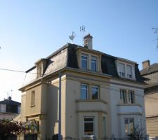 Notre maison, façade Est, avant les travaux de réfection du toit.
