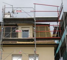 Réfection de notre toit en cours! Façade Ouest.