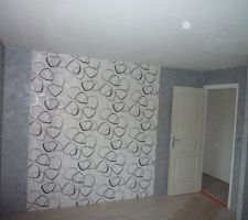 Papier peint et stratifié chambre parents.