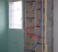 Placo salle de bain et passage arriv&eacute;e d'eau