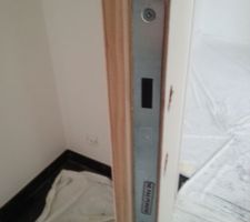 D&eacute;tail des portes &agrave; fermeture magn&eacute;tique