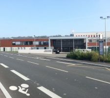 L'hopital gériatrique qui est juste en face de la maison