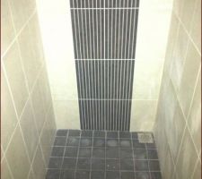 Douche &agrave; l'italienne du rez de chauss&eacute;e