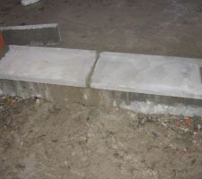 Seuil de porte-fen&ecirc;tre bricol&eacute;.