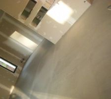 Chape anhydrite en cours de s&eacute;chage.