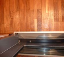 Baguette alu de finition entre parquet et baie