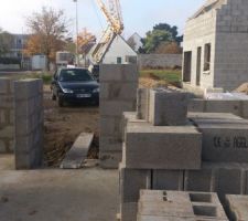 Vue int&eacute;rieure de l'entr&eacute;e et du salon.