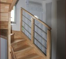 Escalier pour accès à l'étage