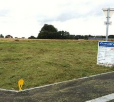 Vendredi 17 Ao&ucirc;t 2012 : Apr&egrave;s demande du constructeur, en mode d&eacute;broussaillage du terrain pour pose des balises de d&eacute;limitation du chemin d'acc&egrave;s !