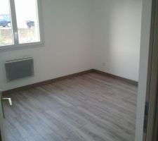 Pose du parquet dans la chambre de bébé !!! Là ça donne !!!