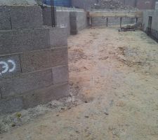 Hauteur vide sanitaire 1m, réserve pour 2ème poutre de plancher en béton armé