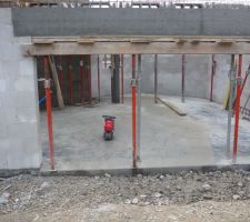 La moto dans le garage