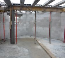 La future buanderie et la dalle sup&egrave;rieure qui se pr&eacute;pare