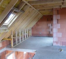 &agrave; gauche toilettes   la chambre de la miss