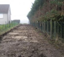 Décaissement terre végétale du chemin d'accès