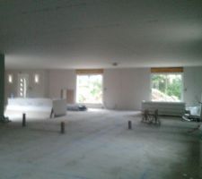 C&ocirc;t&eacute; suite parentale / s&eacute;jour / entr&eacute;e