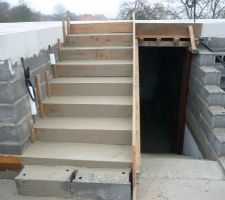 Dalle des combles sur le 1/2 niveau, escalier entre l'étage et les combles.