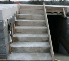 Escalier entre le 1er et les combles du 1/2 niveau après séchage