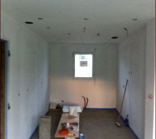 Sous couches cuisine faites   peinture plafond définitive
