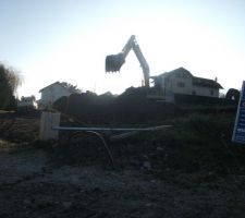 J2_A gauche, la zone pour la grue