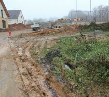 Parcelle souillée par les ouvriers du constructeur des voisins.