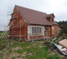 D&eacute;but enduit... maison tout cach&eacute;!!