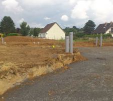 La route a l int&eacute;rieur du lotissement commence a prendre forme..