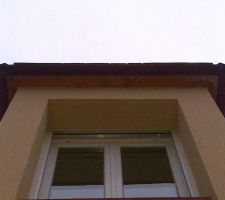 Lucarne: sans sous doubli, bois non verni, écart aux arretiers de chaque coté...