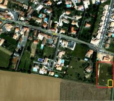 Carte du terrain avec en rouge le lotissement et en jaune notre terrain (ce n'est pas &agrave; l'&eacute;chelle)