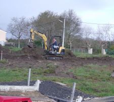 24 Avril : d&eacute;but des travaux. D&eacute;gagement de la zone de construction