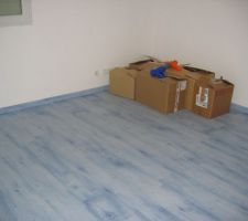 Chambre de notre grande... les cartons commencent &agrave; faire leur apparition !!! YES !!!!