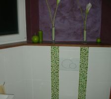 Toilettes bas avec peinture decorative
