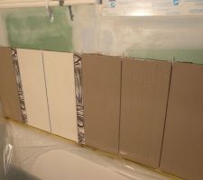 Début de la pose de la faience salle de bain