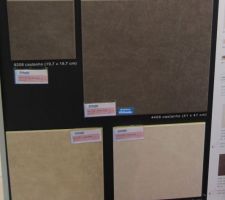 Vues des fa&iuml;ences pour la salle de bain et les toilettes