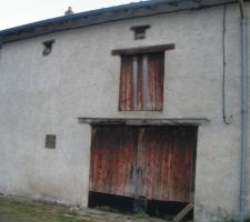 La facade ne bougera pas juste 2 ouvertures supplementaire